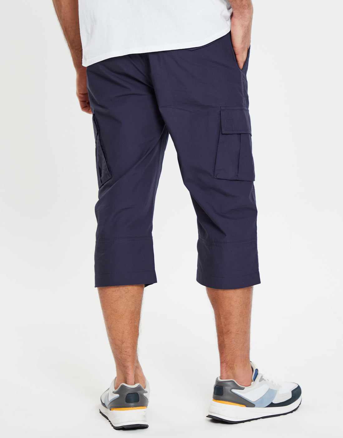 Uniqlo Men Roll Up 3/4 Cargo Pants, Men's Fashion, Bottoms, Shorts on  Carousell